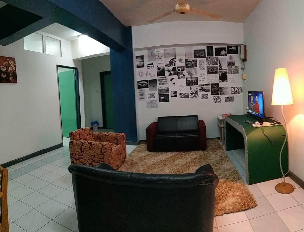 Wisma Haza Apartment Kampong Kianggeh بندر سير بيجوانا المظهر الخارجي الصورة