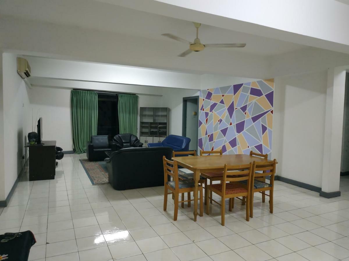 Wisma Haza Apartment Kampong Kianggeh بندر سير بيجوانا المظهر الخارجي الصورة