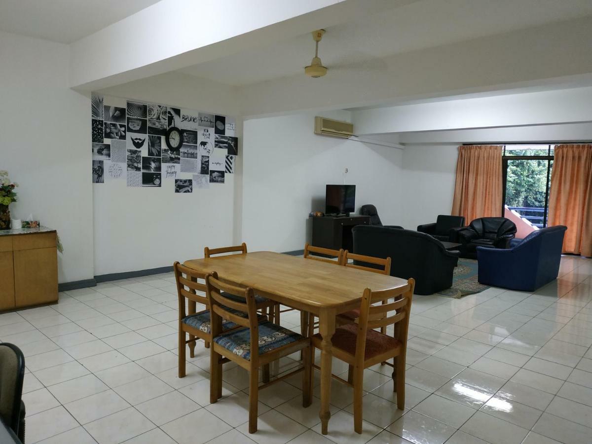 Wisma Haza Apartment Kampong Kianggeh بندر سير بيجوانا المظهر الخارجي الصورة